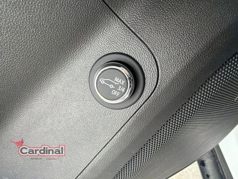 Used 2023 GMC Acadia SLE w/ Driver Convenience Package FWD image 16