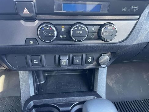 Used 2023 Toyota Tacoma TRD Off-Road image 40