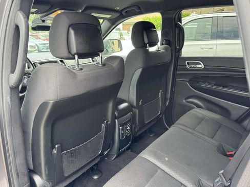 Used 2019 Jeep Grand Cherokee Laredo AWD/4WD image 36