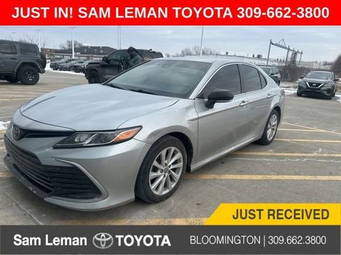 Used 2022 Toyota Camry LE image 1