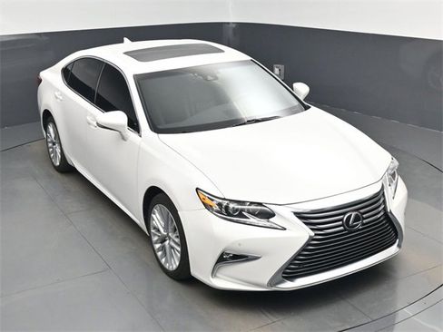 Used 2016 Lexus ES 350 w/ Luxury Package w/Wood Trim image 37