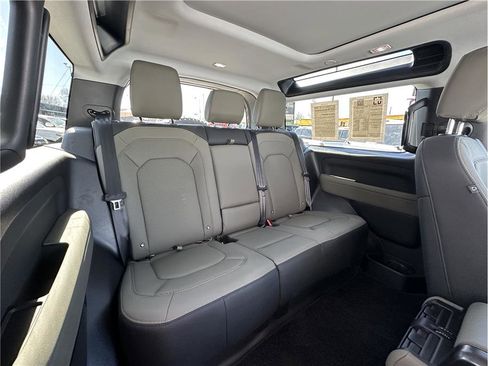 Used 2025 Land Rover Defender 90 S image 20