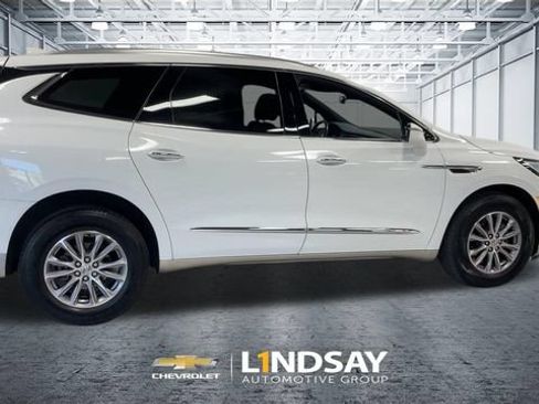 Used 2023 Buick Enclave Essence AWD/4WD image 2