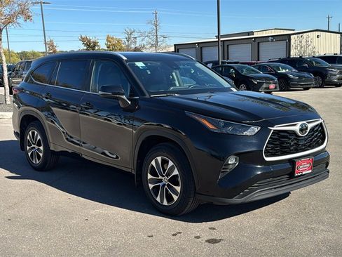 Certified 2024 Toyota Highlander XLE image 9