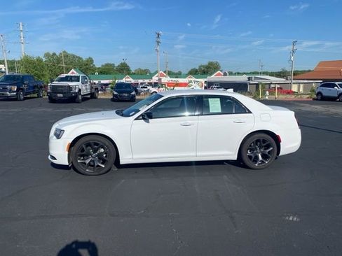 Used 2023 Chrysler 300 Touring w/ Sport Appearance Package RWD image 2
