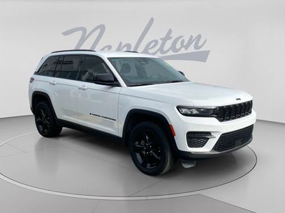 Used 2022 Jeep Grand Cherokee Altitude