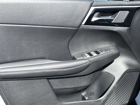 New 2025 Mitsubishi Outlander SE image 14