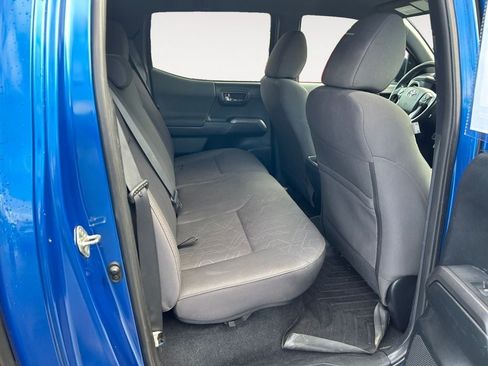 Used 2017 Toyota Tacoma TRD Sport w/ Exterior Package AWD/4WD image 13