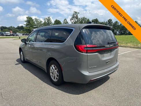 Certified 2025 Chrysler Pacifica Select FWD image 5