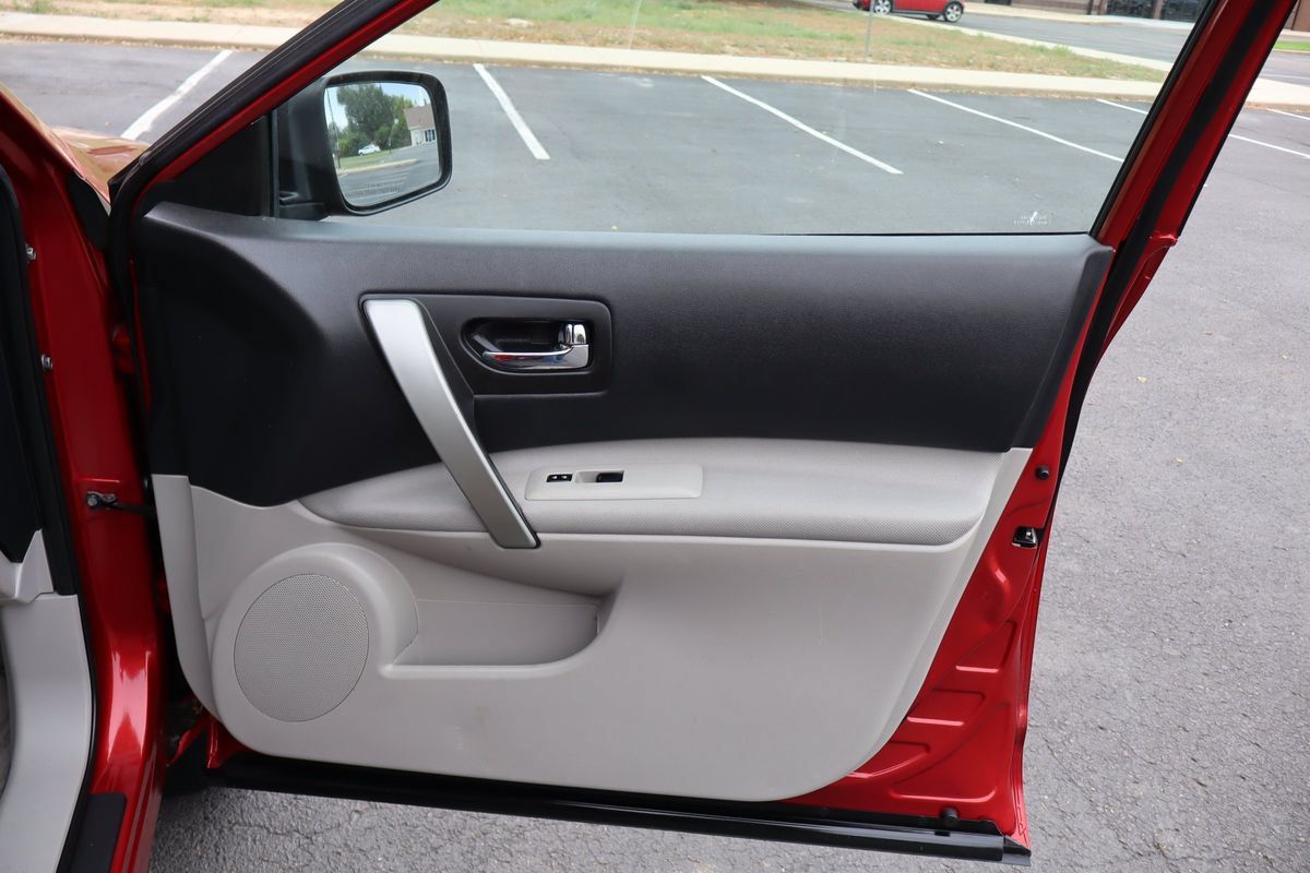 Used 2015 Nissan Rogue S AWD/4WD image 26