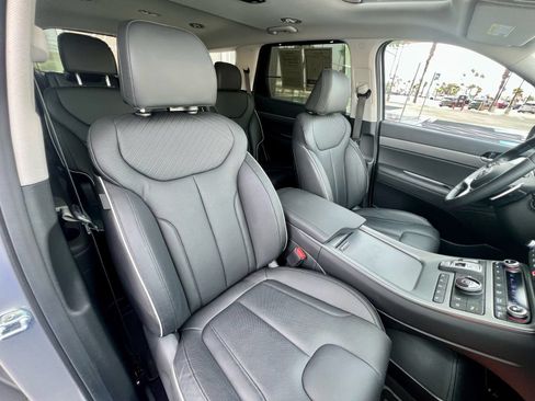 Used 2024 Hyundai Palisade SEL w/ Premium Package FWD image 19