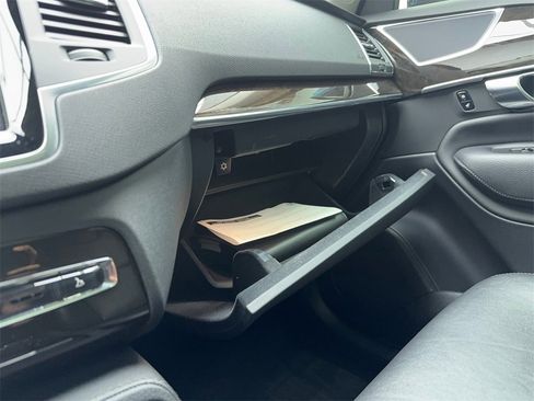 Used 2018 Volvo XC90 T5 Momentum w/ Convenience Package image 34