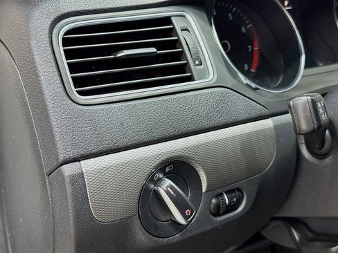 Used 2017 Volkswagen Jetta SE image 15