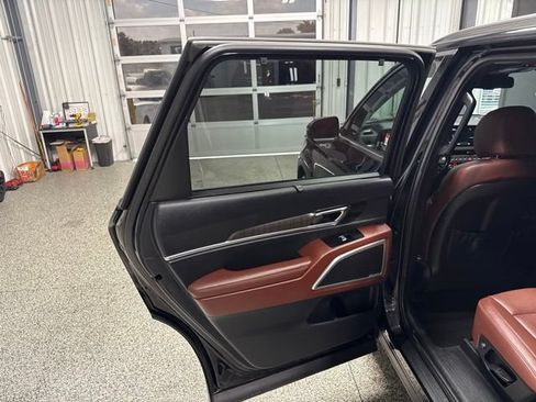 Used 2023 Kia Telluride EX w/ EX Captain's Chair Package AWD/4WD image 16