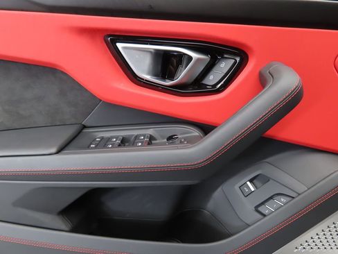 Used 2024 Lamborghini Urus S image 22