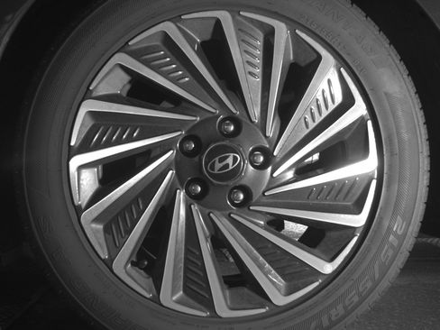 Used 2025 Hyundai Sonata SEL FWD image 14
