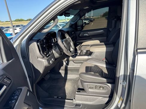 Used 2024 Chevrolet Silverado 2500 ZR2 w/ Technology Package AWD/4WD image 19