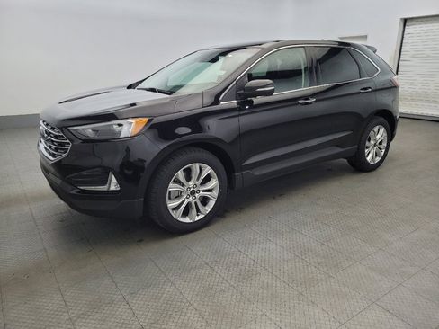 Used 2024 Ford Edge Titanium image 2