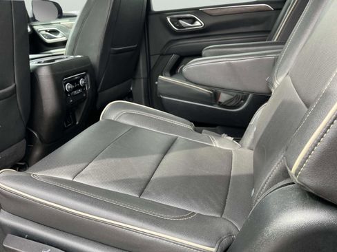 Used 2023 Chevrolet Suburban Premier AWD/4WD image 17