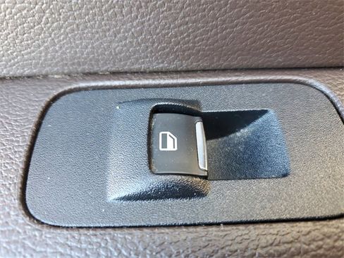 Used 2019 Ford F150 Lariat image 14