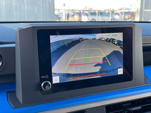 Used 2025 Toyota Tacoma TRD Off-Road image 17