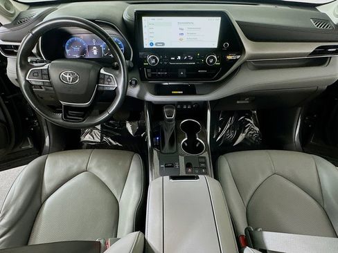 Used 2023 Toyota Highlander Limited FWD image 17