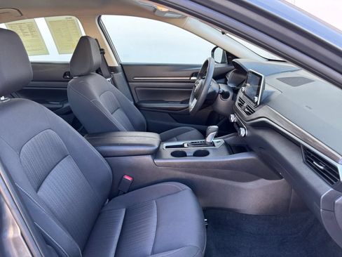 Used 2025 Nissan Altima 2.5 SV FWD image 36