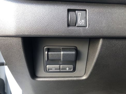 Used 2024 Chevrolet Colorado Z71 w/ Z71 Convenience Package 2 image 14