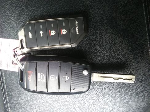 Used 2019 Kia Sorento S image 21