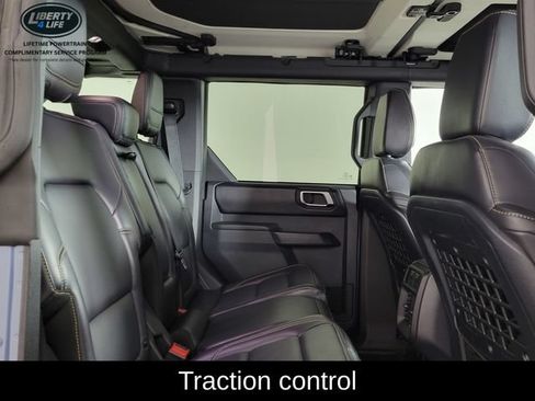 Used 2025 Ford Bronco Badlands AWD/4WD image 17
