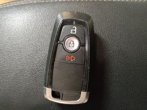 Used 2020 Ford Escape SE FWD image 32
