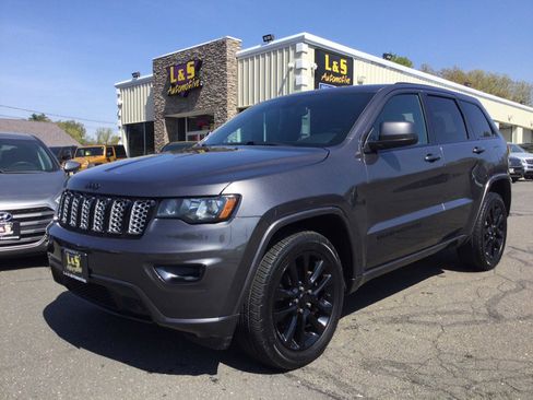 Used 2018 Jeep Grand Cherokee Altitude AWD/4WD image 1