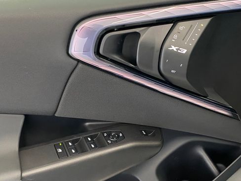 Used 2025 BMW X3 xDrive30i w/ Convenience Package image 11