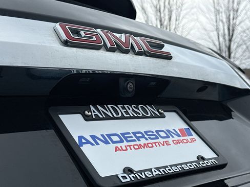 Used 2024 GMC Yukon XL SLT w/ SLT Luxury Package image 15