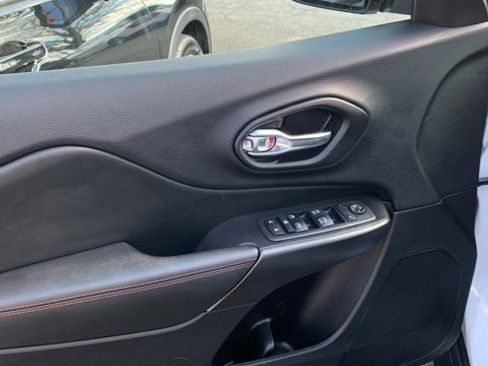 Used 2020 Jeep Cherokee Trailhawk w/ Comfort/Convenience Group image 12