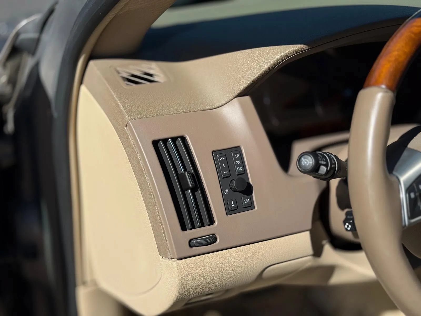 Used 2008 Cadillac STS AWD w/ Preferred Equipment Group image 14
