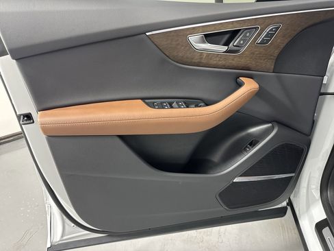 Used 2025 Audi Q8 Premium Plus w/ Premium Plus Package image 27