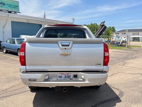 Used 2011 Chevrolet Avalanche LS w/ Regional Value Package RWD image 3