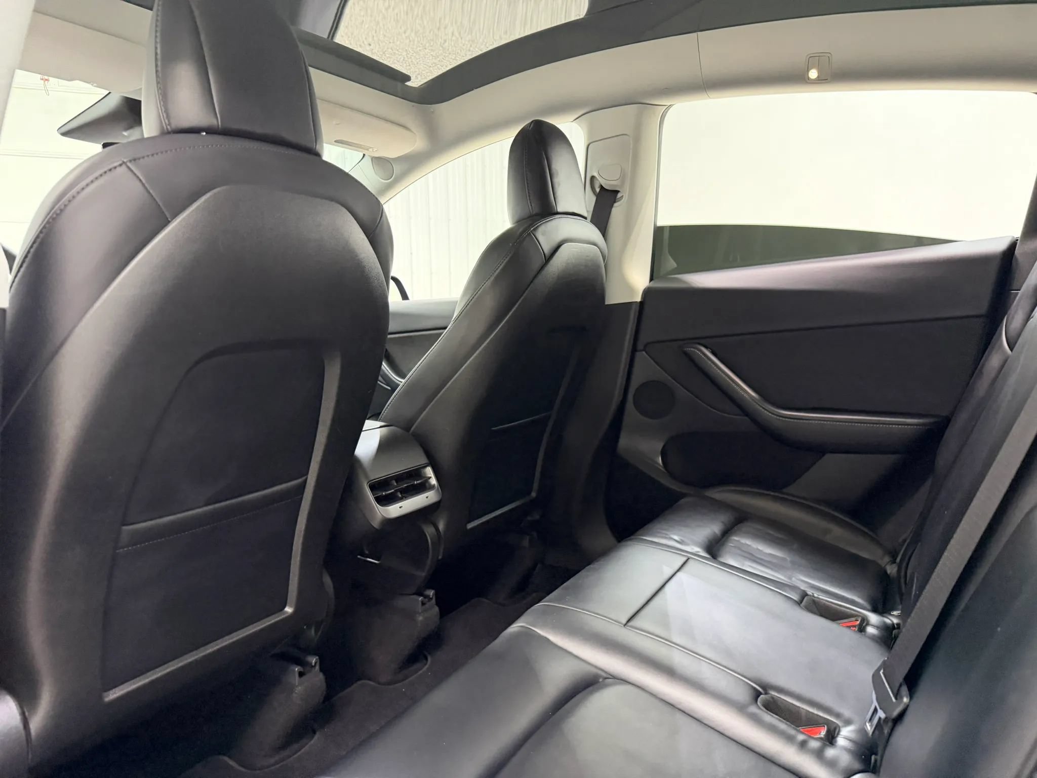 Used 2021 Tesla Model Y Long Range AWD/4WD image 17