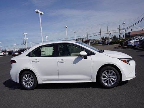 New 2026 Toyota Corolla XLE image 4
