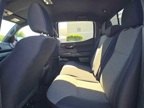 Used 2022 Toyota Tacoma TRD Off-Road image 16