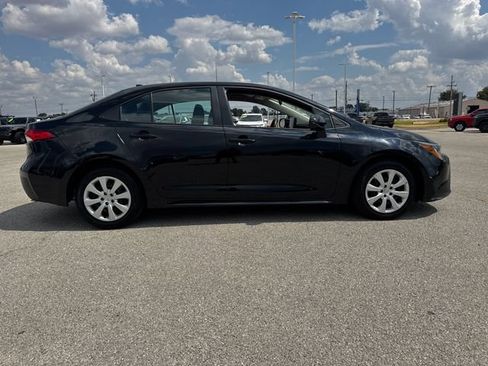 Used 2025 Toyota Corolla LE FWD image 8