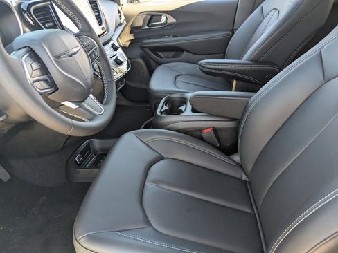 New 2026 Chrysler Voyager LX image 14