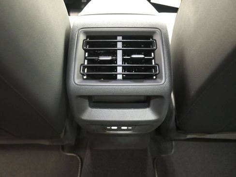 Used 2025 Volkswagen Tiguan SE FWD image 20