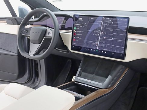 Used 2022 Tesla Model X image 32