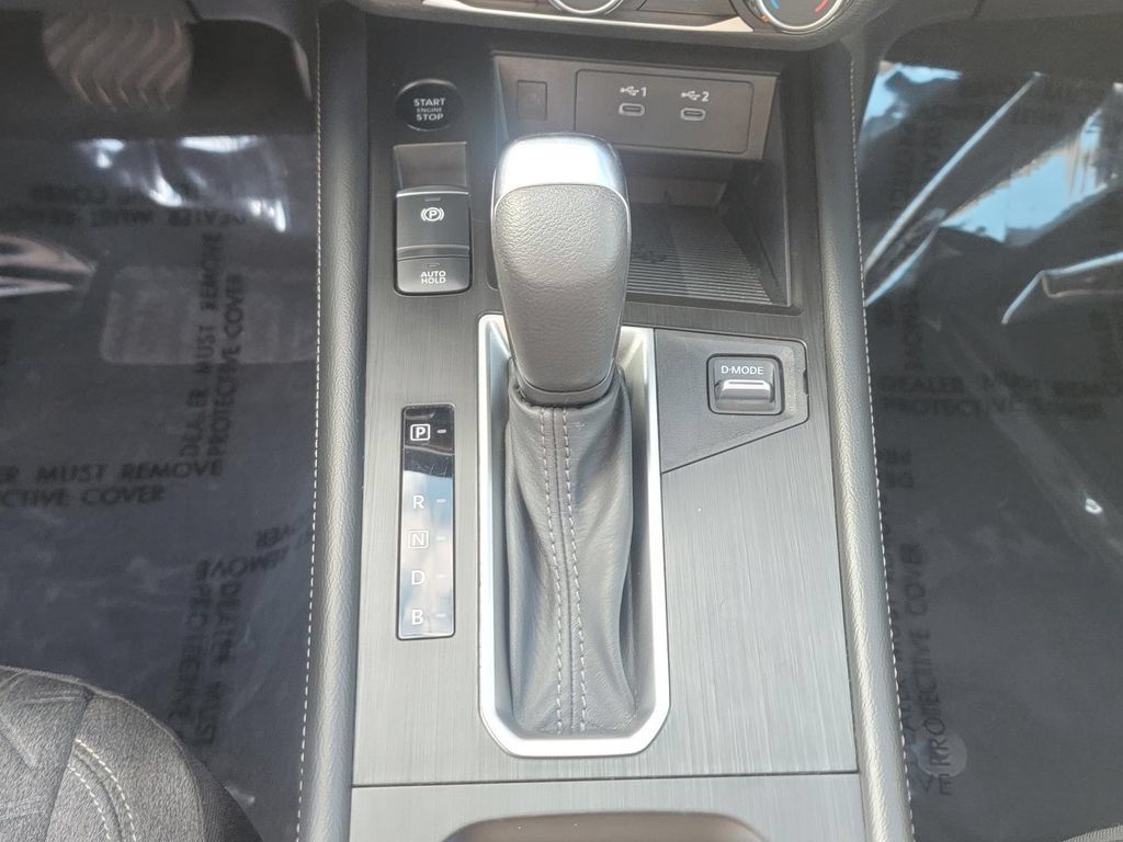 Used 2025 Nissan Kicks SV AWD/4WD image 29