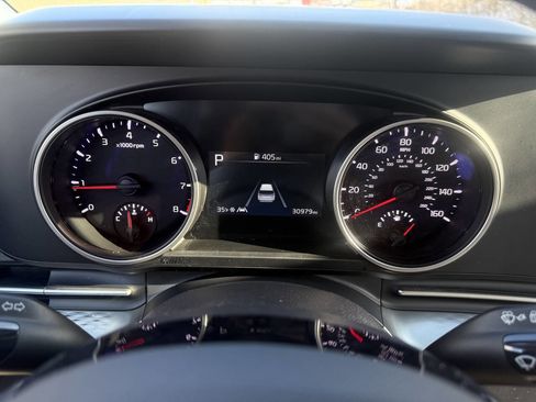 Used 2023 Kia Carnival LX image 15