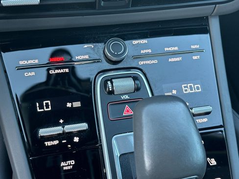 Used 2023 Porsche Cayenne Platinum Edition image 20