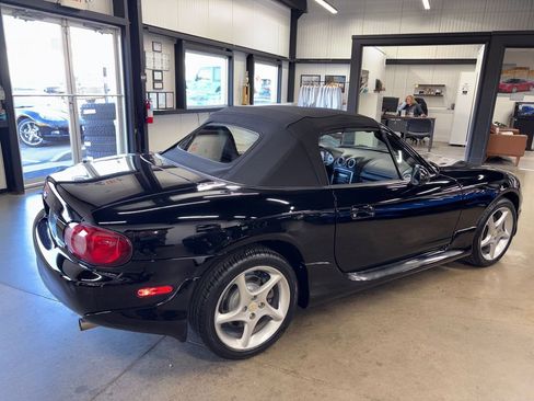 Used 2003 MAZDA MX-5 Miata LS image 15