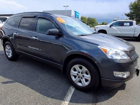 Used 2011 Chevrolet Traverse LS AWD/4WD image 2